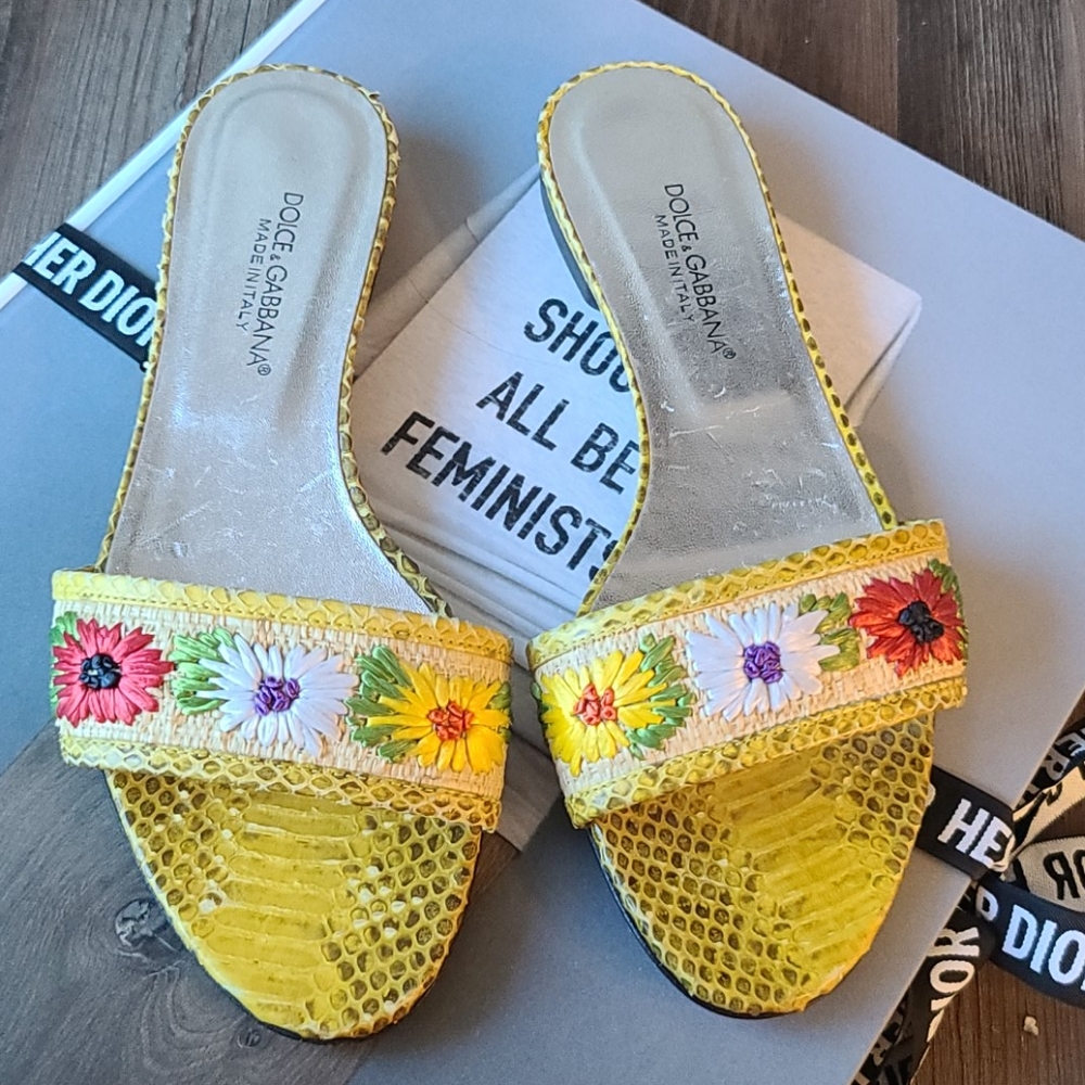 💛 Dolce & Gabbana Sandals 💛